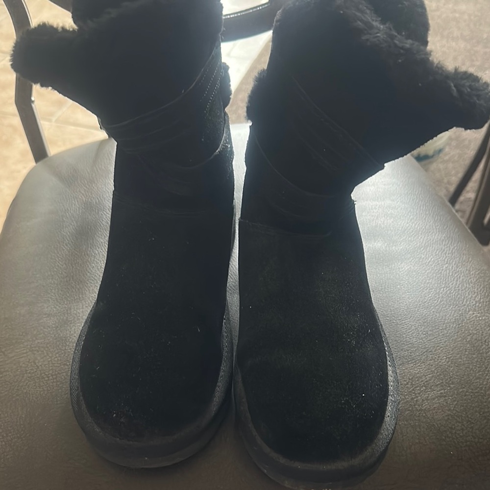 Koolaburra Black Ankle Booties with Suede Finish